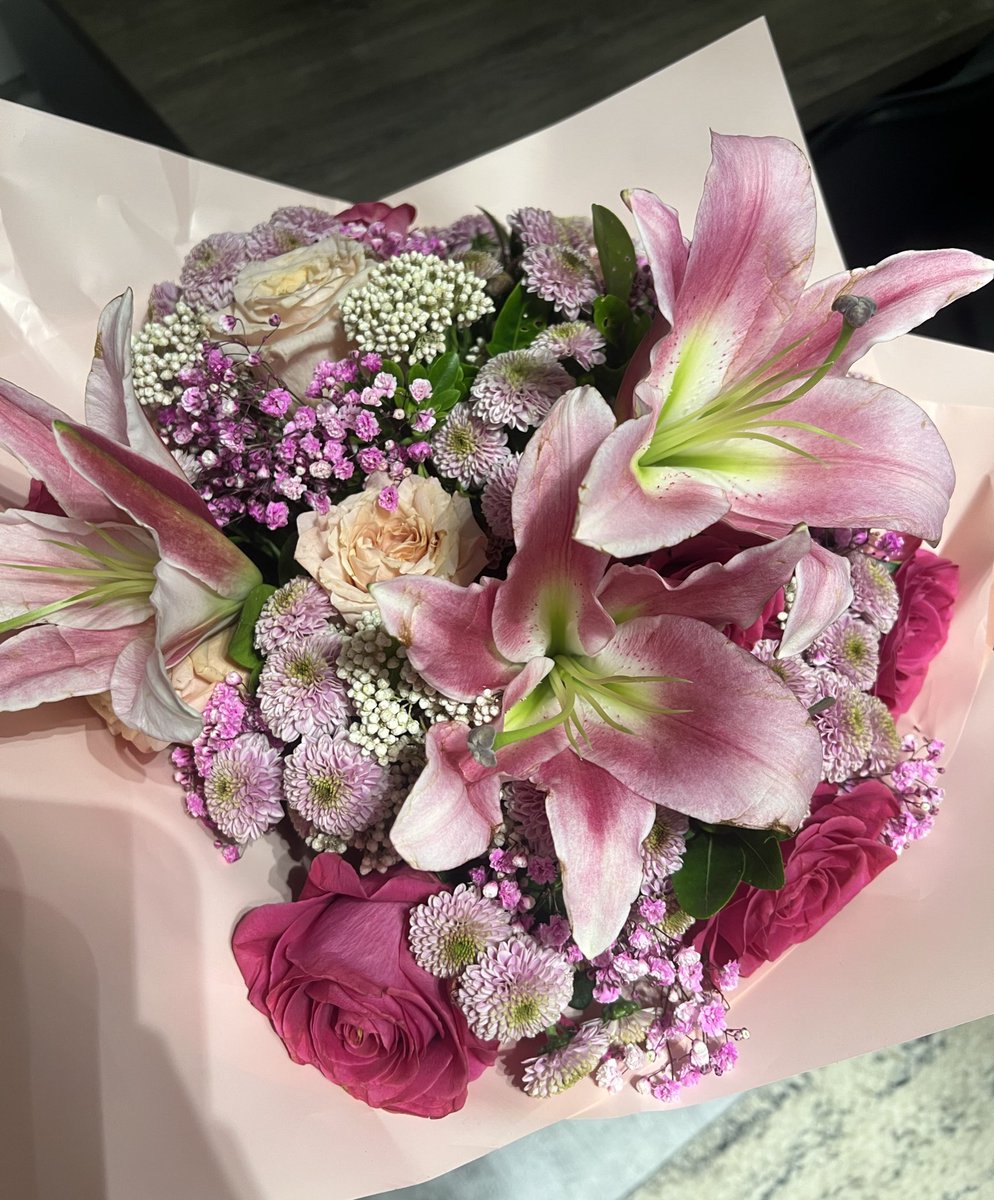 arobaselee's tweet image. c’est qui ?!