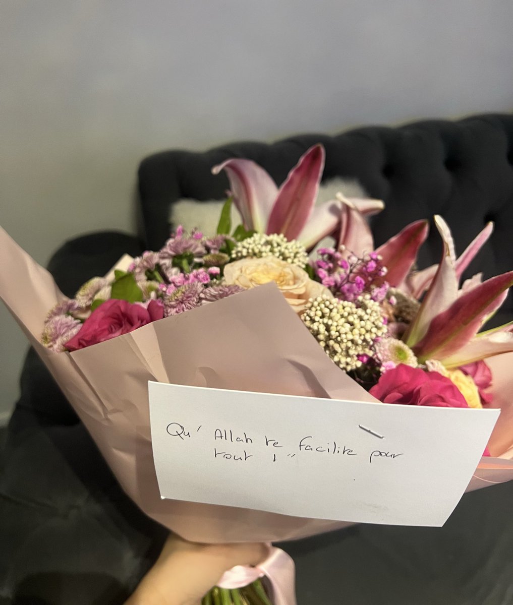 arobaselee's tweet image. c’est qui ?!