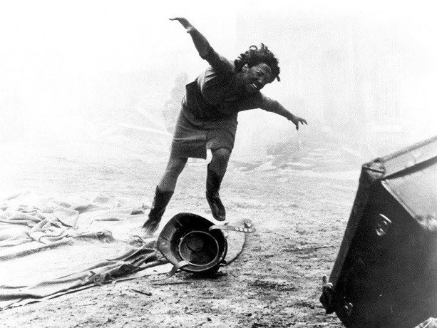 FilmForumNYC's tweet photo. R.I.P. Peter Watkins (1935-2025). A singular political filmmaker, known for pioneering docudramas LA COMMUNE (PARIS, 1871), PUNISHMENT PARK, THE WAR GAME, and CULLODEN, who  also worked as 1st AD on Kevin Brownlow’s 1964 pseudo-doc IT HAPPENED HERE, showing Thu, 11/6 at FF. https://t.co/5k2b7Fi53k