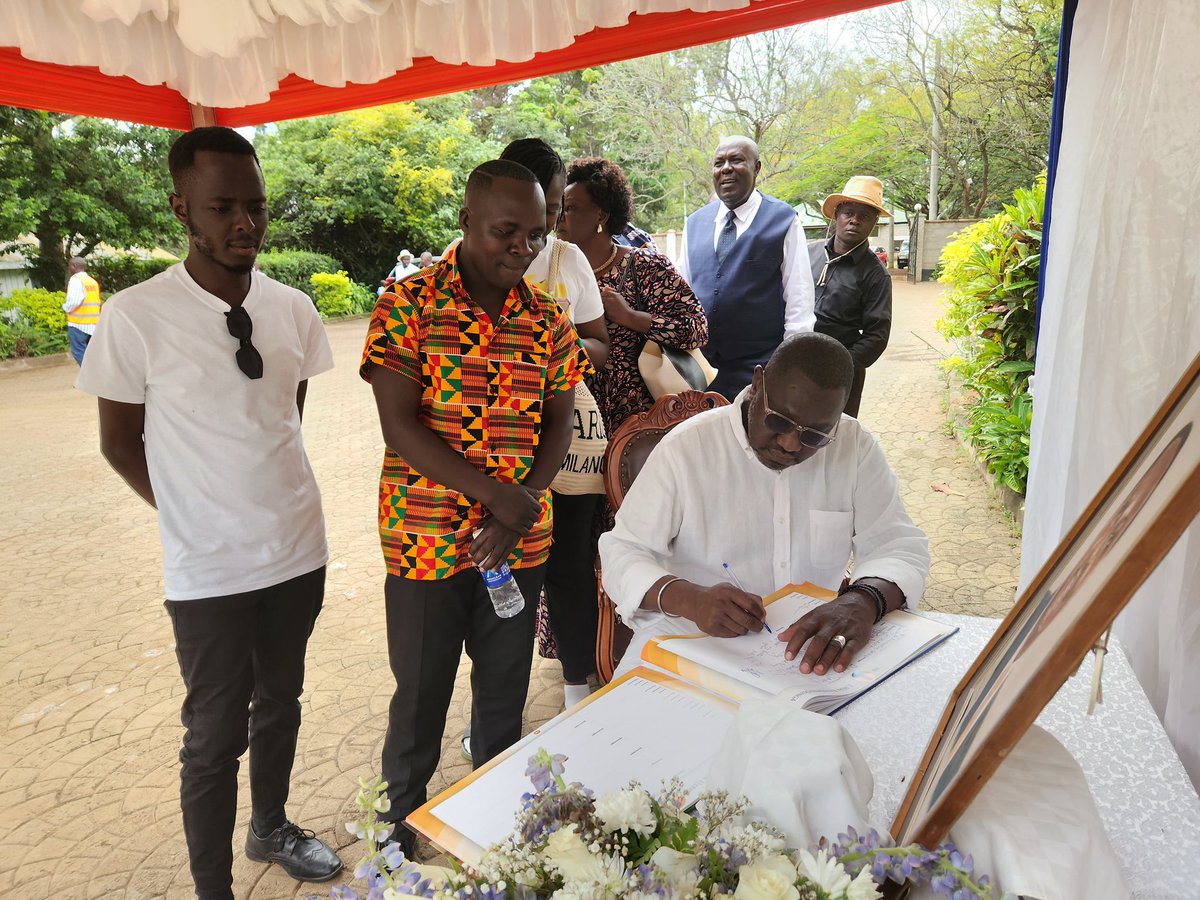 EAukot's tweet photo. With senior Counsel and my friend, @GitobuImanyara alongside @Thirdwaykenya Communications Director @Alxyore, @sidney_kstar and #KimbiKimbi, we went to Bondo/Opoda farm to pay our respects to the fallen political enigma, @RailaOdinga. We laid flowers on his grave and took a tour of the Doyen Jaramogi's mausoleum.