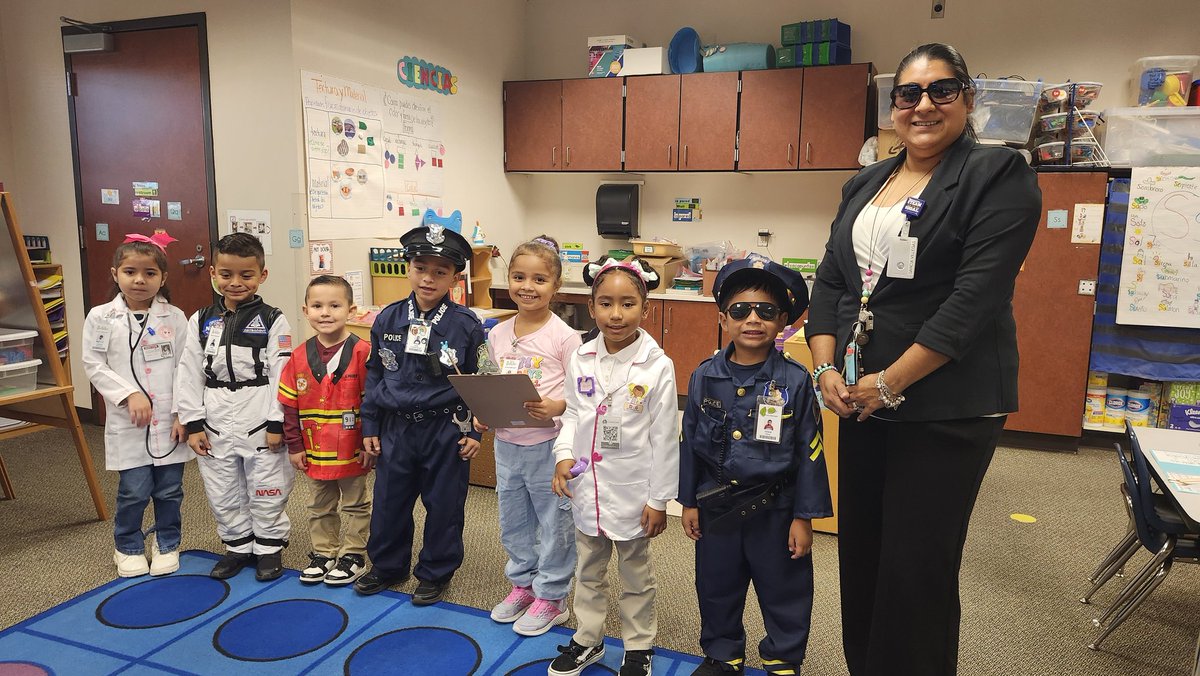 Red ribbon week:Future self/career day <a href="/HicksTigers/">Hicks Elementary</a> 
Semana de liston rojo: Dia de carrera profesional