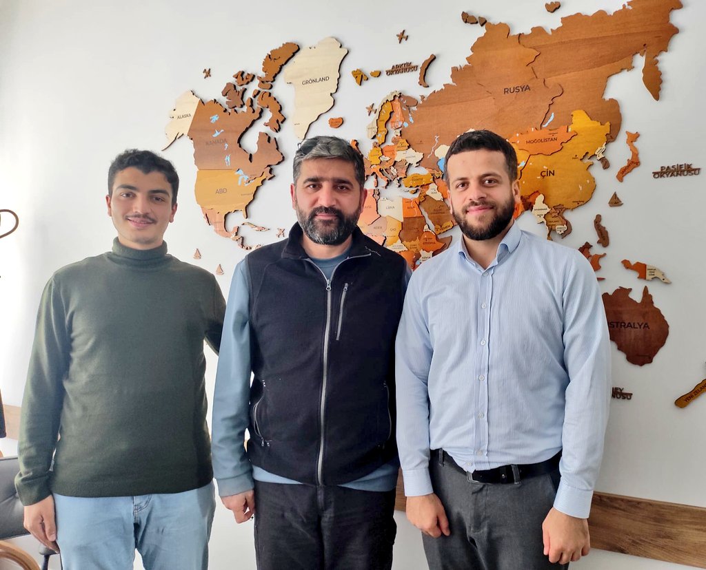 MuhammedislamX's tweet photo. Muştu Gençlik Derneği’ne, Gazeteci-Yazar Adem Özköse ağabeyimizin misafiri olduk. Misafirperverlikleri ve güzel sohbetleri için kendilerine teşekkür ediyoruz.
@ademozkose @mustugenclik https://t.co/3LPqJ4aD1f