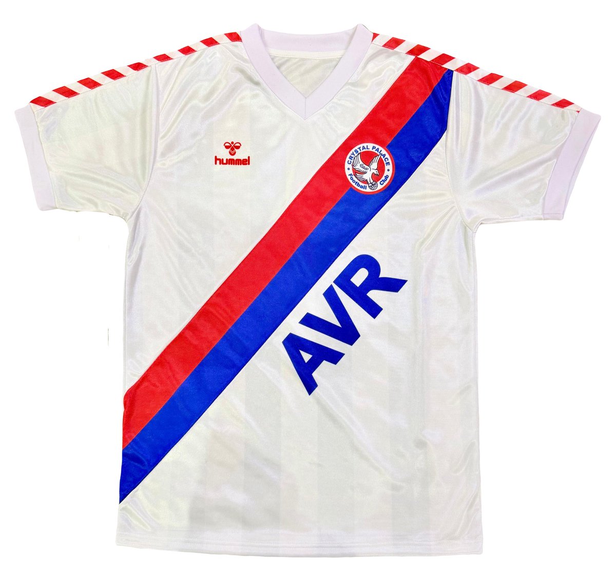 palaceretro1's tweet image. ‼️AVAILABLE NOW‼️

Available now to order @ square.link/u/mvR3Z8mU?src…

Retro Sash AVR shirt 🔥 

Limited Edition - 50 available  - Size guide below ⬇️ 

To win this shirt from us free

• Repost 🔄

• Follow us ❤️

#CPFC 

Winner announced once sale is over 😁