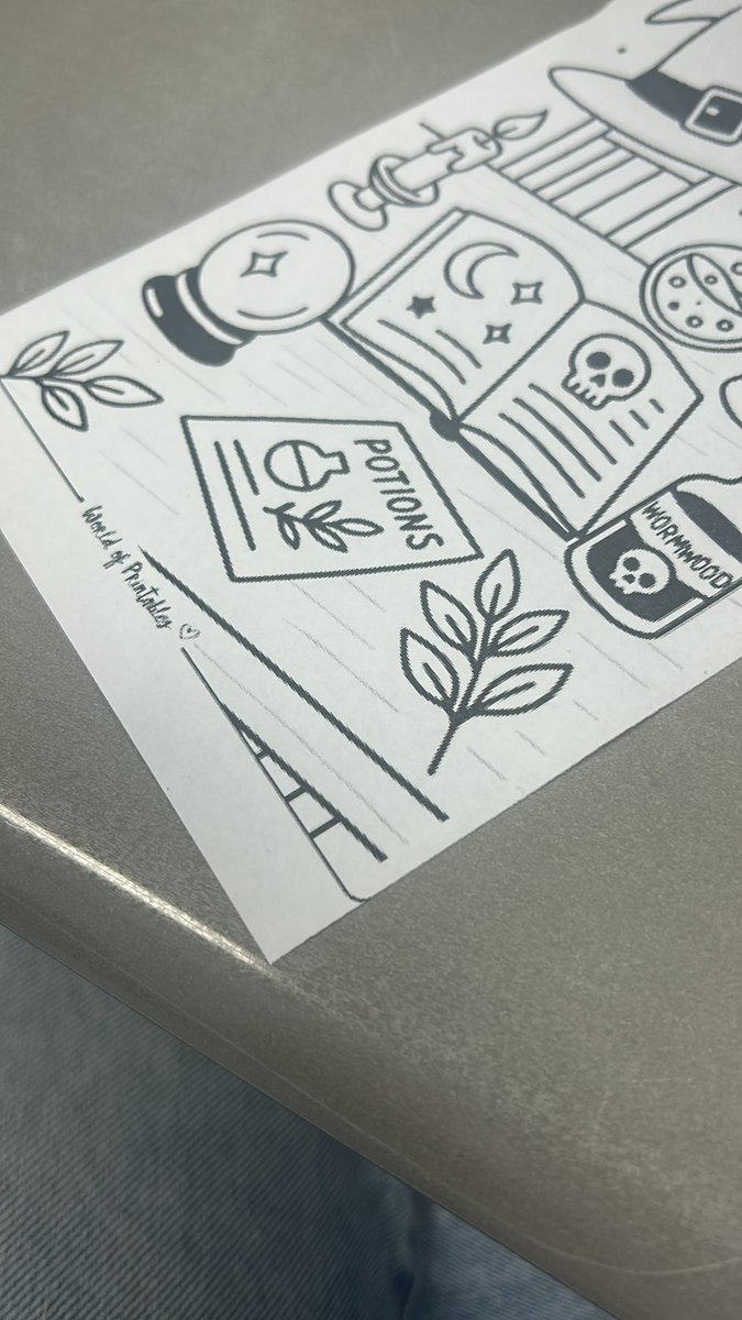 ang4larae's tweet image. happy halloween guyssss we coloring in class