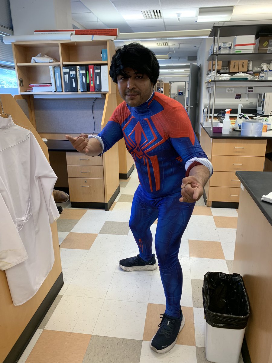 shcheglovitov's tweet photo. Happy Halloween 🎃 from the shcheglovitov lab 👻 https://t.co/aEktLDfrrR