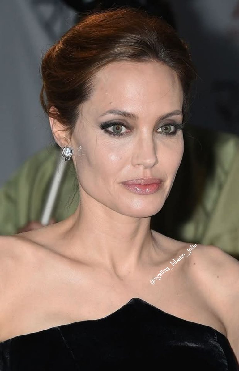jolieaddict1's tweet photo. #AngelinaJolie https://t.co/WDSaG1j1Wb