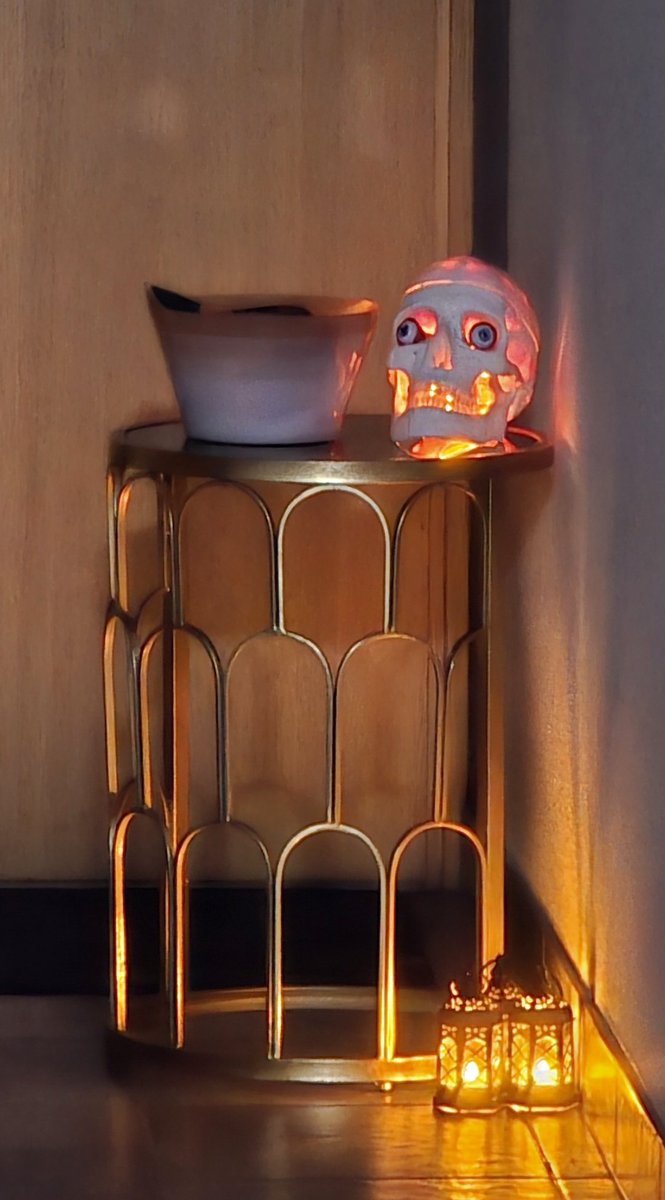 Spooky scary galvaskauss - gandrīz tikpat biedējošs kā pašreizējā Saeima.