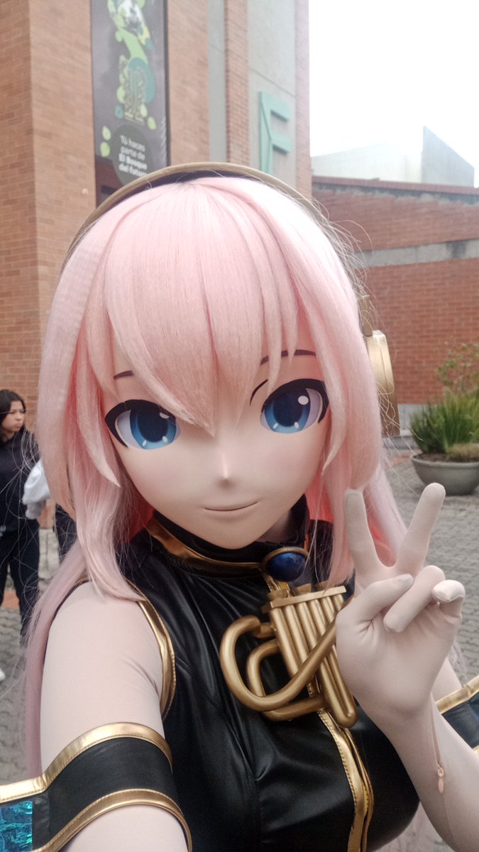 Luka in college 
(Happy Halloween!)

#kigurumi #megurineluka