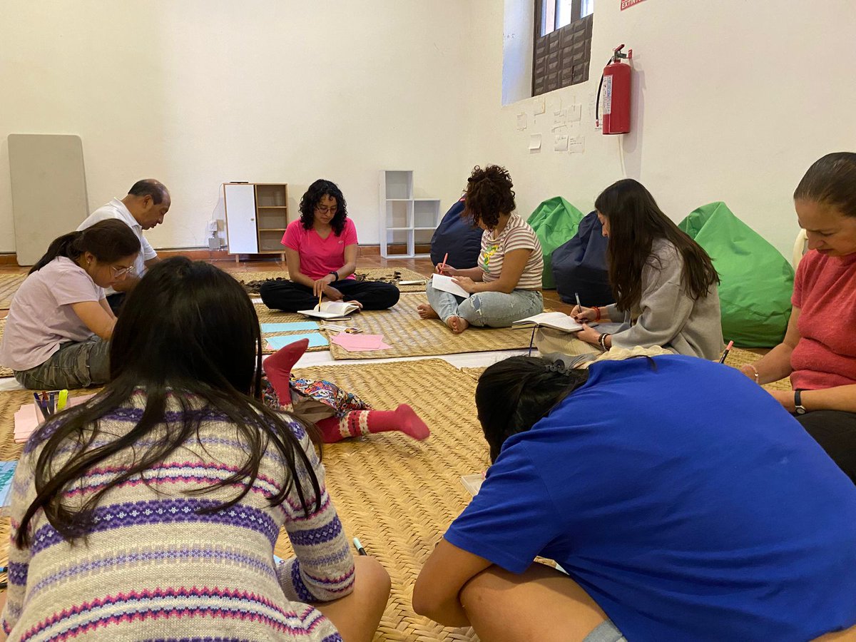 SistemaCreacion's tweet image. La escritora Jessica Funes (JC) impartió ayer el taller "Escritura de viajes" en la Ex Fábrica de Pólvora, en #Chapultepec.

@cultura_mx