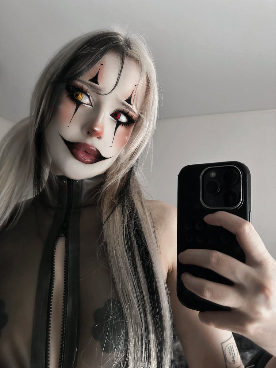 silkt0n's tweet photo. Happy Halloween from ClownTon 2.0 🩶⛓️ https://t.co/KFSjd4XTB8