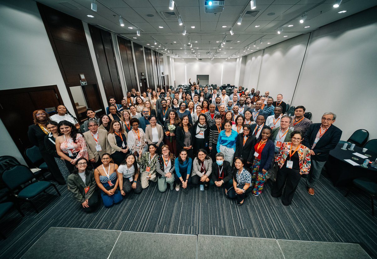 CERES_UY's tweet photo. 🗣️ Desde CERES participamos en la conferencia de @SVoice2030 “Reimagining the Global Development Architecture” en São Paulo, un encuentro que reunió a líderes de más de 70 think tanks de Asia, África y América Latina y el Caribe. 

@MFBetancor, coordinadora de Investigación de CERES, nos representó durante los tres días de intercambio, en los que se compartieron conocimientos, experiencias y desafíos comunes para repensar la arquitectura del desarrollo global desde la mirada del Sur Global, promoviendo una cooperación internacional más justa, inclusiva y eficaz. 

🤝 Fue un espacio clave para fortalecer alianzas, impulsar colaboraciones y reforzar nuestro propósito de transformar evidencia en impacto.

#SV2025 #SVConference