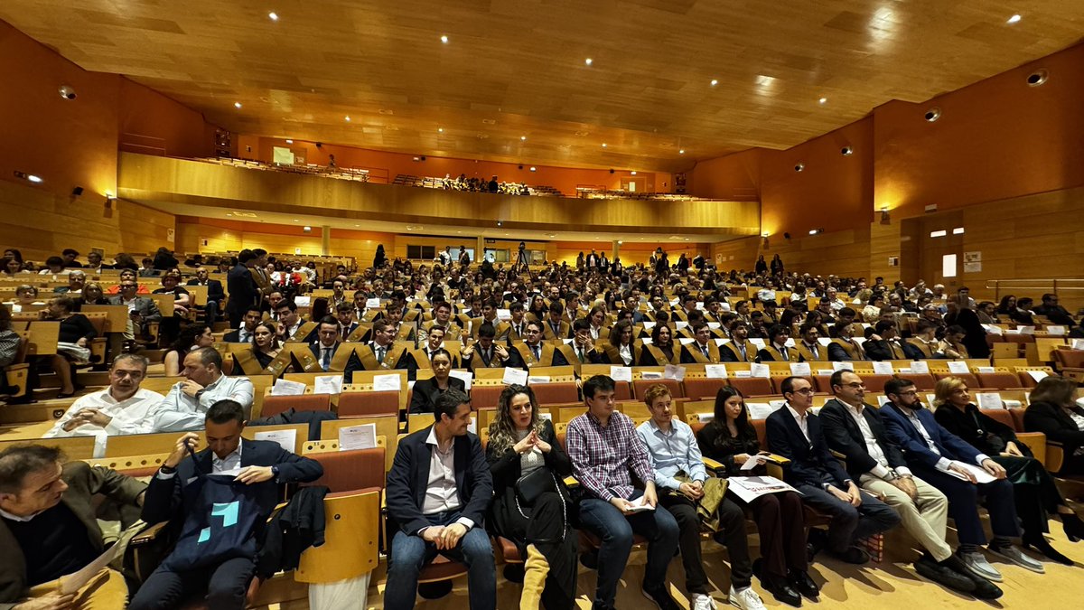 Comienza el acto de graduación  de la XIV Promoción del Grado en Ingeniería Informática y de la XIII Promoción del Máster en Ingeniería Informática