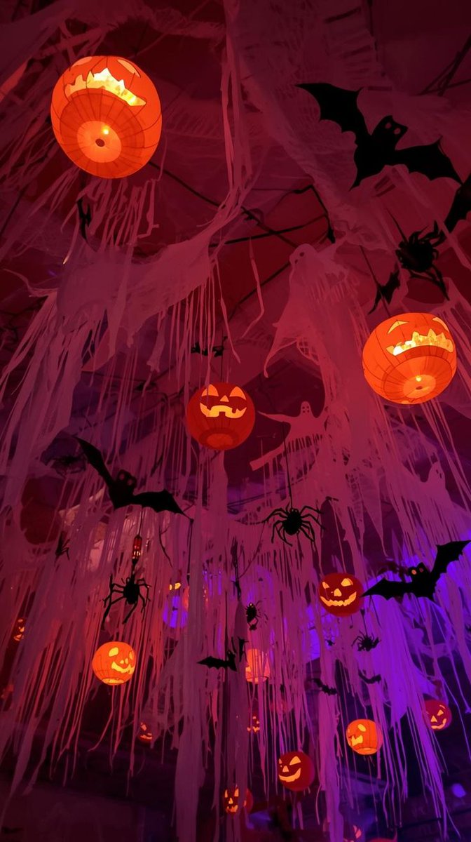 moonseni's tweet photo. #jikookau | Melhor de Três 🍭

Outubro é a melhor época do ano para Jimin e Jungkook. O Halloween é algo deles. E é por isso que Jungkook decide confessar o que sente durante uma das festas. Só não esperava ouvir que beija mal. https://t.co/nfArO9RbT9