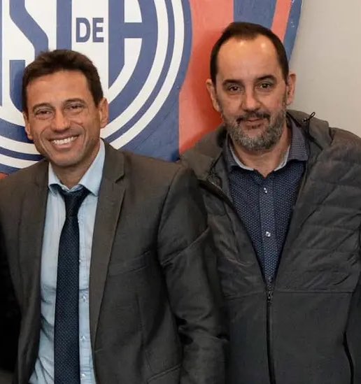 🚨 Sobre el cierre de la reunión en Ezeiza, Pablo García Lago le pegó una PIÑA a Marcelo Moretti. 

👉 Tuvieron que separar Néstor Ortigoza y Emiliano Rodríguez, hoy los únicos 2 vocales que apoyan a MM. 

ℹ️ <a href="/PabloLafourcade/">Pablo Lafourcade</a>