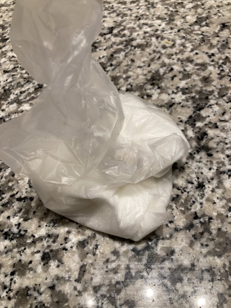 Kaiken tämän soija, yrityspankki, 
kirjanpito-ohjelma ja pomppuhelvetti sekoilun jälkeen päätin, ettei Jaloviina enää auta. 

Koukkasin piritorin kautta ja ostaa paukautin pikku pussukan kokkelia. 

Tästä alkaa se kiva viikonloppu. 🥳