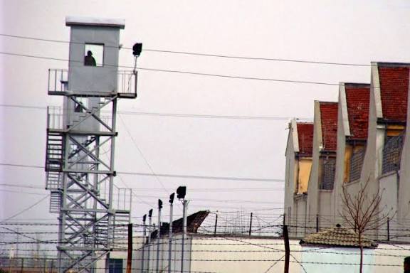 Ceza ve Tevkif Evleri Genel Müdürlüğü verilerine göre 1 Ekim 2025 itibarıyla Türkiye cezaevlerinde 420 bin 904 mahpus bulunuyor. Kapasite ise sadece 304 bin 886. Bu da Türkiye cezaevlerinin 116 bin 18 kişi fazla dolu olduğunu gösteriyor.

Gülşen Bubikoğlu #KızılcıkŞerbeti