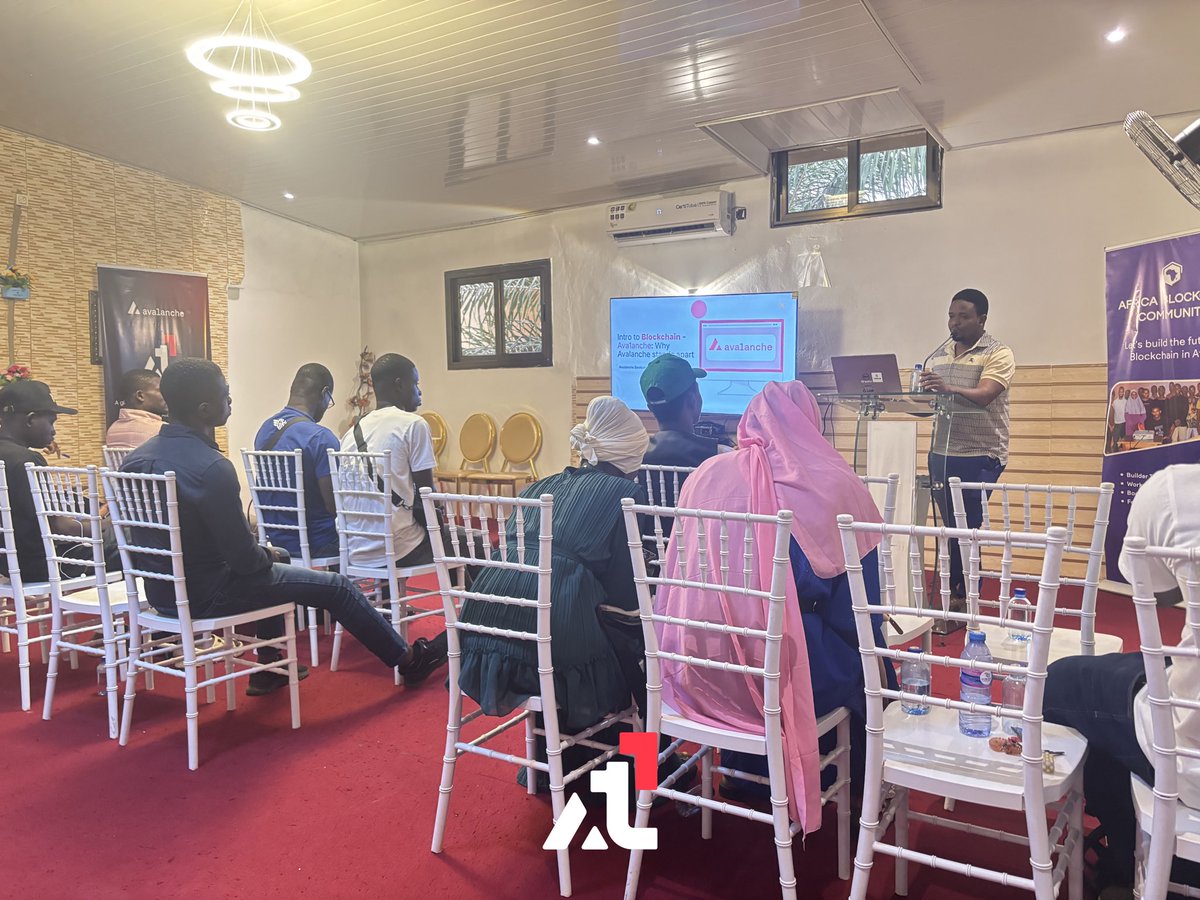 0xWeb3DevRel's tweet image. Amazing energy at our @AvaxTeam1 Connect Togo Meetup!
We explored blockchain basics, wallets, tokens & smart contracts — and learned what makes Avalanche unique.
Great people, free food & strong community vibes!
#Blockchain #AvalancheAfrica @Afroblockchain_ @EthAfrique