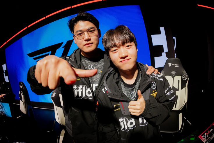 gumageom's tweet image. 2022                                                  2023
2024                                                  2025