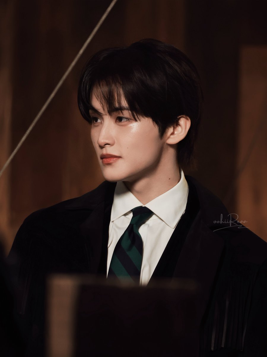 onyourmrkie's tweet image. my mind when someone asks about my type