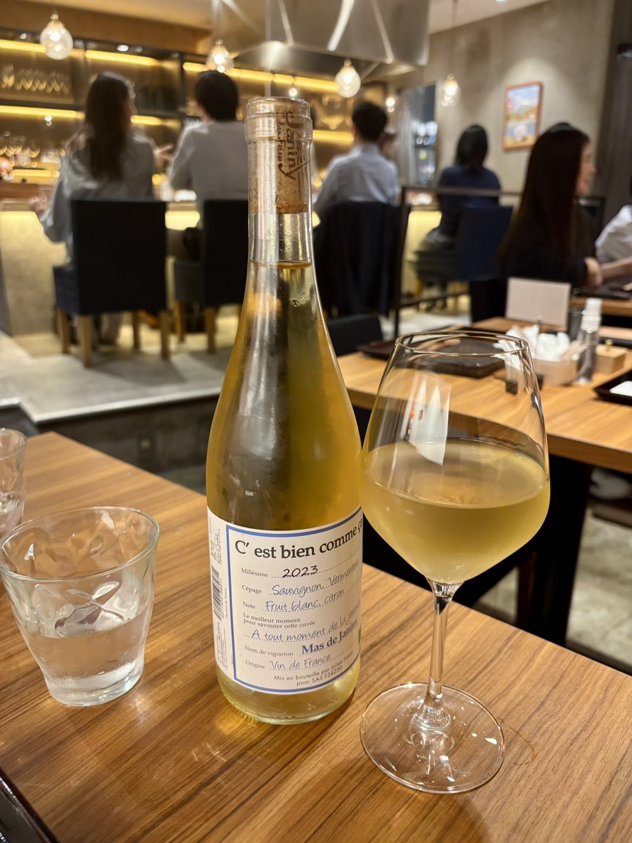 cstkhs's tweet image. 雨のハロウィン🎃ですが、そういう行事とは無縁な華金に6年ぶりの友と再会🍷✨