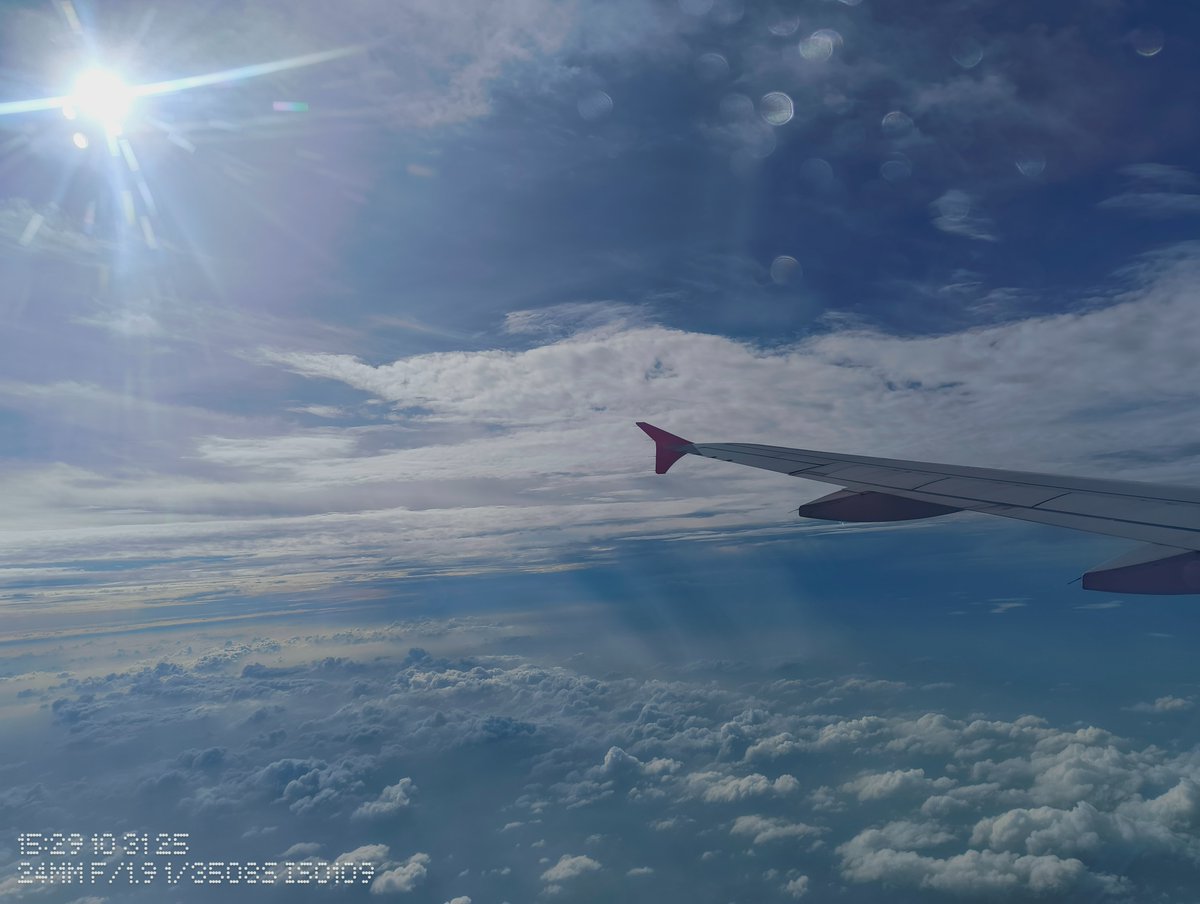 Gunnadiitya's tweet photo. Got a comfy hotel stay for a cancelled flight , with great food and an awesome window seat today—absolutely loving Air India Express! @airindiax #FlyAsYouAre #FrictionlessJourneys https://t.co/EY2Yy34Uxg