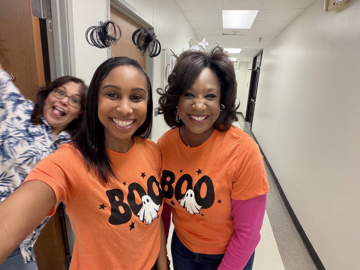 What a fun spirit week with these wonderful ladies! 💗💗💗 Now we are ready for the annual Haunting at the Hill! #hocoatthehill  👻🎃 <a href="/CBeardGT/">Dr. Cheryl Beard</a>