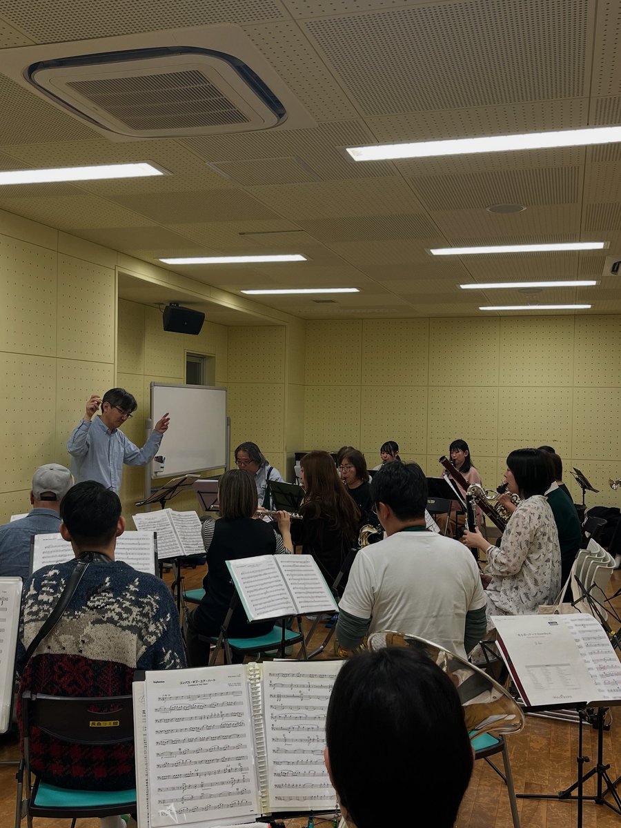 sbgwind's tweet photo. の練習の様子です♪
ファゴットのエキストラさんが来てくださいました✨
本番まで1ヶ月を切りました！最後まで頑張りましょう❣️🎷

#吹奏楽 #吹奏楽団 #sbgウィンドオーケストラ #葛飾区 #江戸川区 #定期演奏会 #かつしかシンフォニーヒルズ https://t.co/Lejokh5dkj
