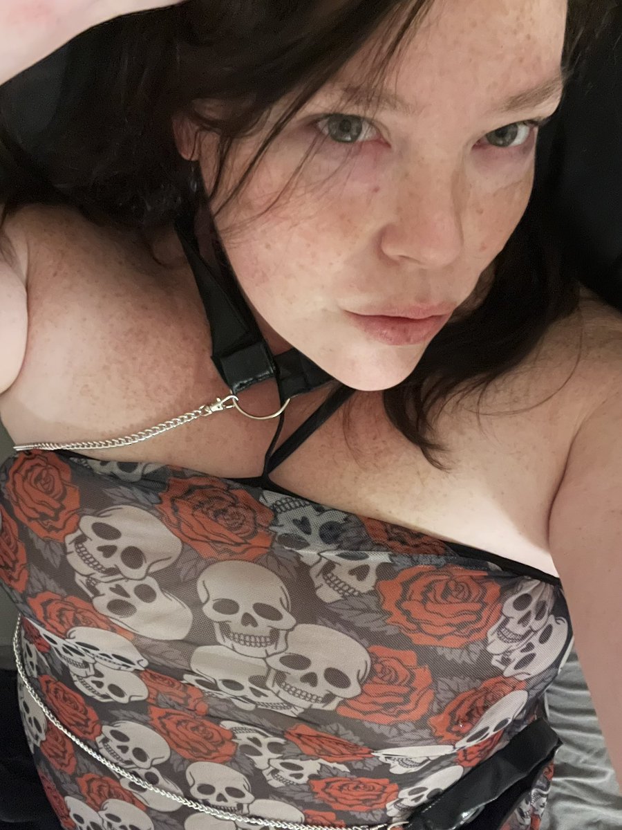Hot_Bish85's tweet photo. Good morning and happy Halloween everyone 💀 🌹 https://t.co/Z9dCYmRDsd