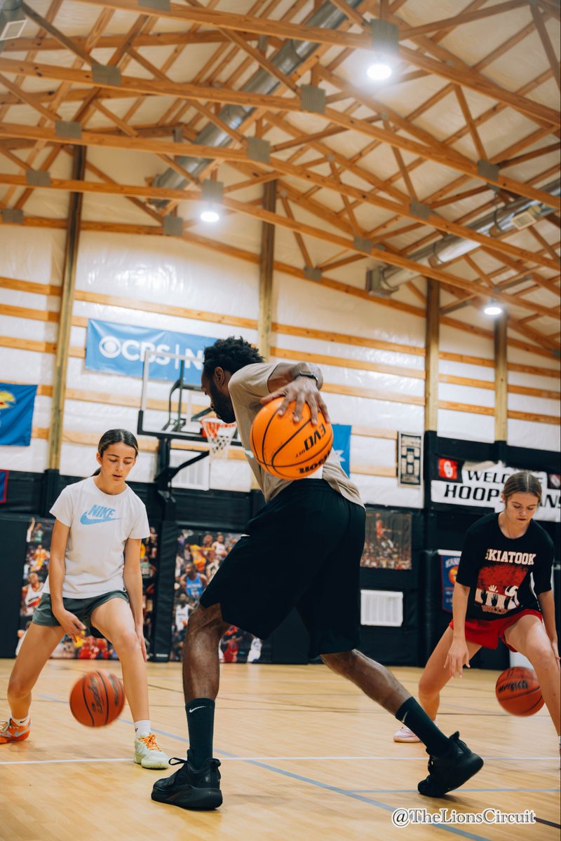 TheLionsCircuit's tweet image. 🦁🧪🏀💫
#TheLionsCircuit #AspireToInspire #K2CHoops #FoundationBuilding #BasktballTraining #OklahomaHoops #PutTheWorkIn #Grassroots