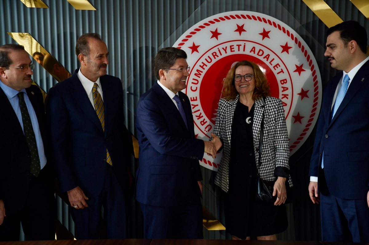 📌İzmir Adliye şubelerimiz, MHP Genel Sekreter Yardımcısı ve İzmir Mv. Tamer Osmanağaoğlu ile birlikte Adalet Bakanımız Sn.Yılmaz Tunç’un İzmir’deki programlarına katılmıştır.

📌Programda Sn.Bakanımız Kasım ayı başında emekliliğe ayrılacak olan İzmir 2 Nolu Şube Başkanımız Sevim