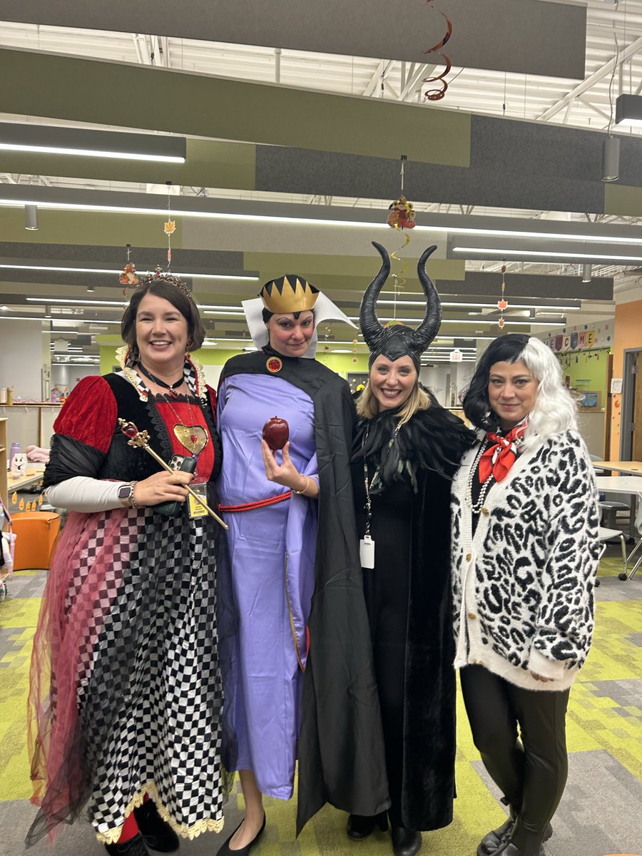 AsstCometSuper's tweet photo. When the #DisneyVillians are in the house!   Happy Halloween, Comets!  👻💚💛👻 @CometCurriculum @TheCometSuper https://t.co/hnN2CQG82F