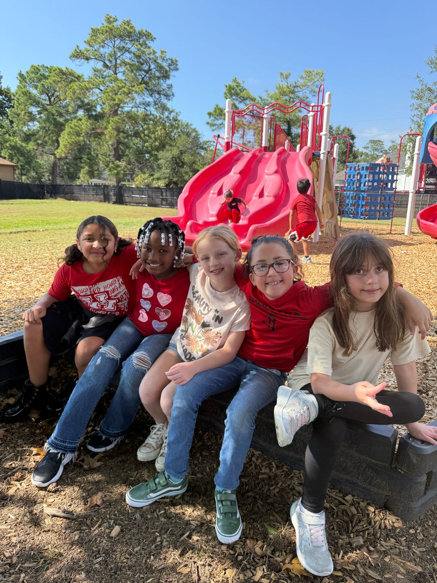 ConroeISD's tweet image. Conroe ISD is wrapping up Red Ribbon Week!
Throughout the week, campuses across the district have united to promote healthy, drug-free lifestyles and encourage students to make positive choices every day. ❤️