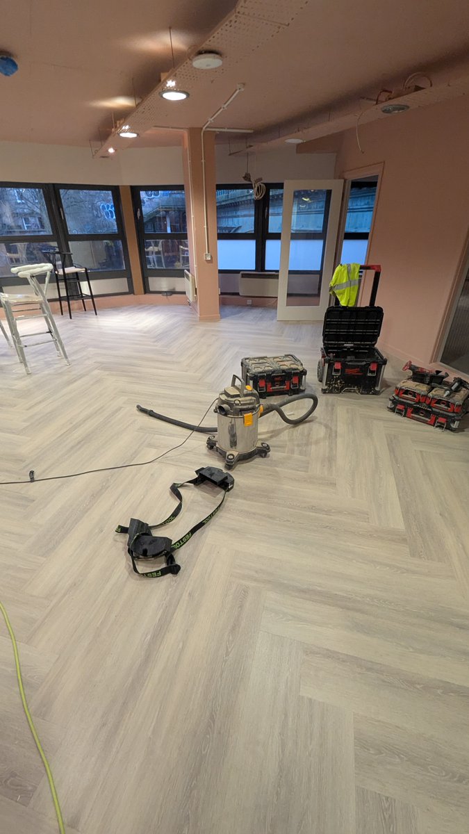 UNTFlooring's tweet photo. Some communal areas in student accomodation in Glasgow were badly needing updated. Painted subfloors &amp; existing flooring still down meant priming, screeding &amp; laying a herringbone design. #untouchablesflooring #untflooring #prflooring #fball #kelmorescreed #flooring #LVT #amtico https://t.co/4qN3GpKc5p