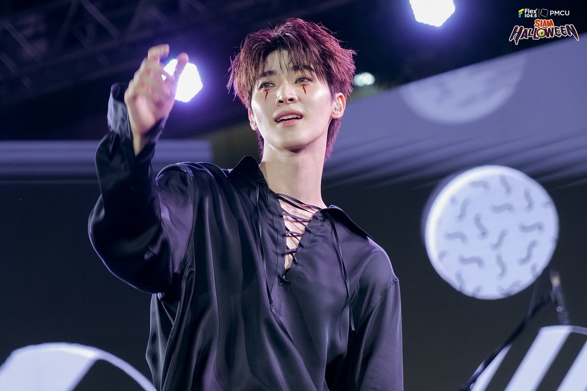 🤩 ความสนุก ความหลอน ยังไม่จบกับงาน SIAM HALLOWEEN 2025
เก็บภาพความประทับใจของศิลปิน 𝐉𝐄𝐄𝐏 &amp; 𝐅𝐫𝐢𝐞𝐧𝐝𝐬 มาให้ดูกัน! ✨🎃☠️

#LOVEiSENTERTAINMENT
#SiamHalloween2025xJEEPandFriends
______________________
👻 Flex 104.5 | PMCU SIAM HALLOWEEN 2O25 presented by มาม่า