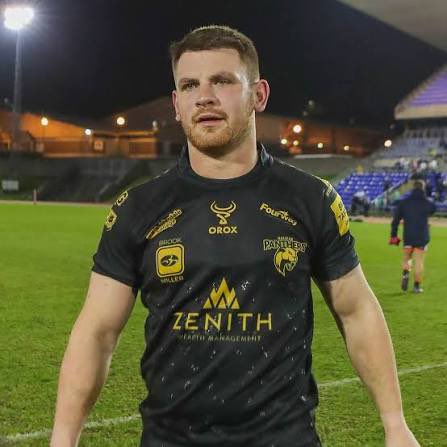 Exclusive 

Super League side Bradford Bulls have beaten off interest from Castleford Tigers and the York Knights to the signing of homegrown player Brandon Douglas on a two-year deal from Halifax Panthers.
 
The 28-year-old was in the Bulls’ Academy before moving to the