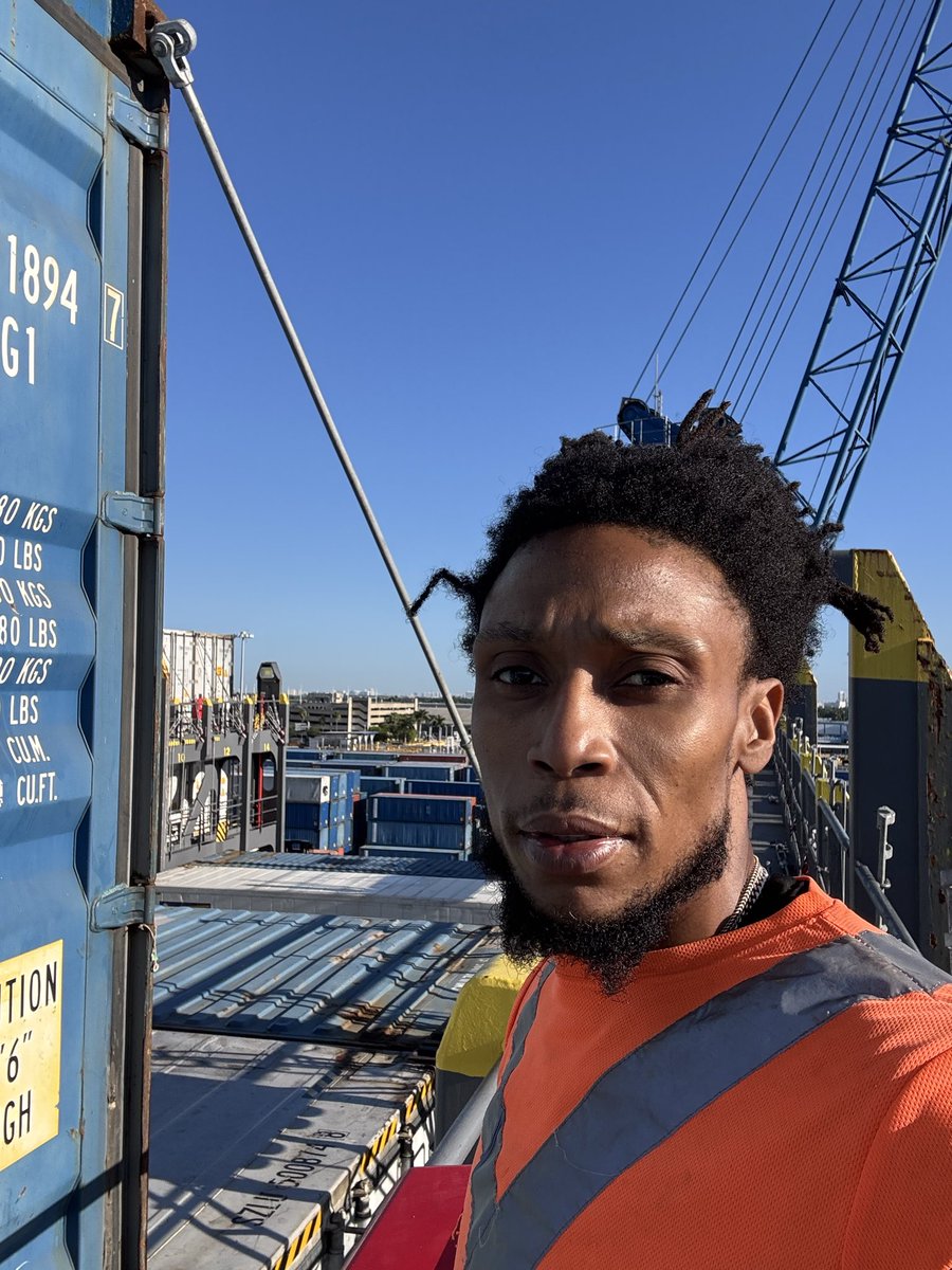 NateMoss19's tweet photo. Grand vibes from you favorite #Longshoremen
#1416
#PortOfMiami https://t.co/m20PkeUu3B