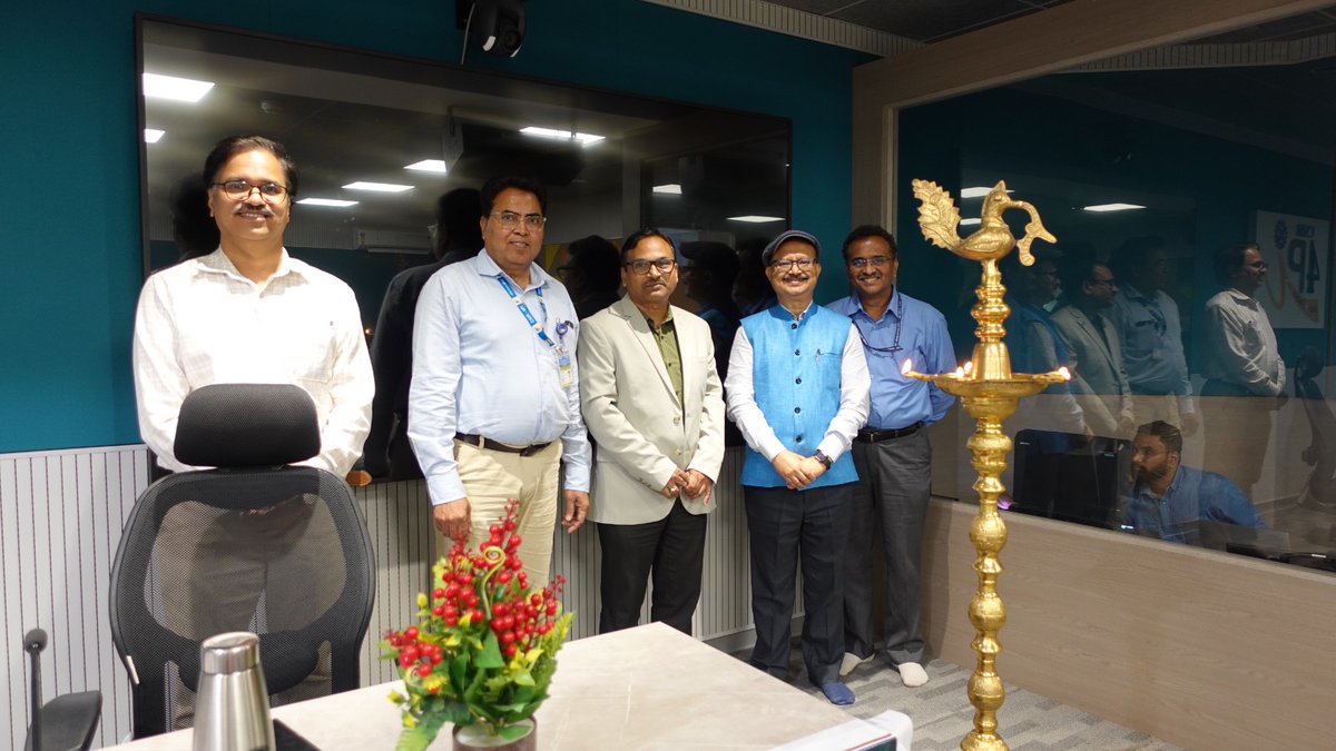 CSIR_4PI's tweet image. CSIR-4PI celebrated the 84th CSIR Foundation Day on 27 Oct 2025, with Dr. Tarun Souradeep, Director RRI, as Chief Guest and Dr. K.J. Sreeram, Director CSIR-CLRI, as Guest of Honour, marking a memorable occasion.@RRI_Bangalore @clriindia @CSIR_IND
