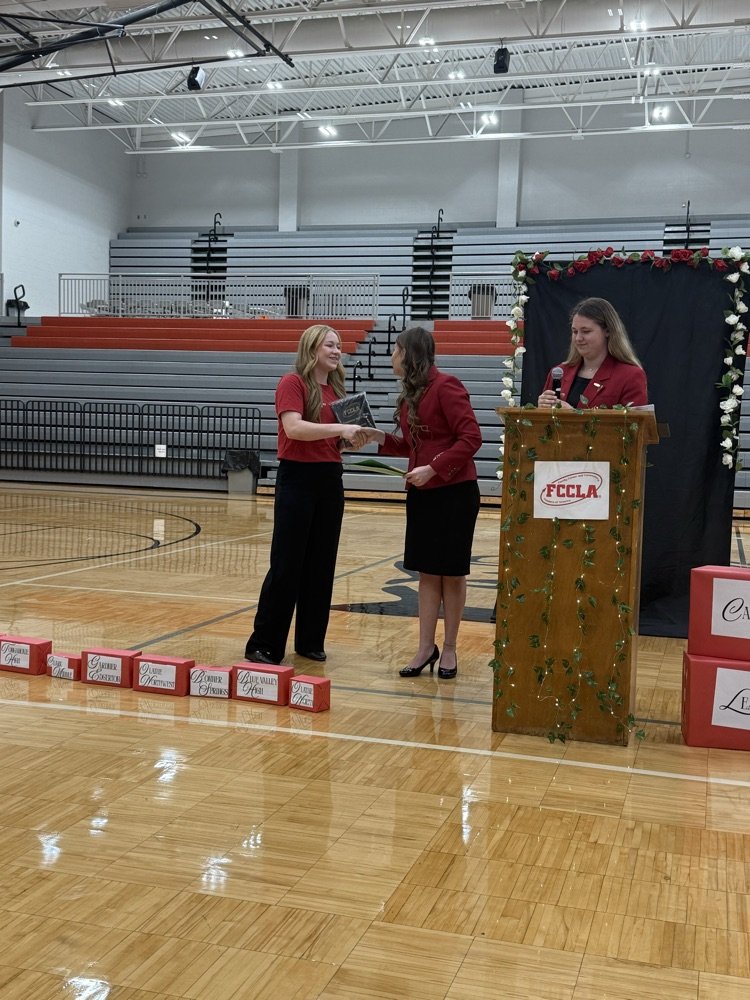 FCCLA members from THS &amp; TMS attended the District E-East Fall Leadership Conference! 🌟 Members led Red Talks, collected 70 jeans &amp; 256 canned goods for “Donuts for Denim &amp; Donations,” earned 1st runner-up Honor Chapter in KS, &amp; congrats to Hayden McMeans—Member of the Month! 👏
