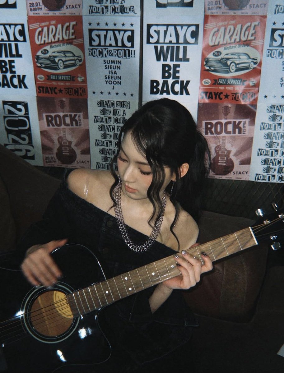 luvleeisa24's tweet image. i have so many questions