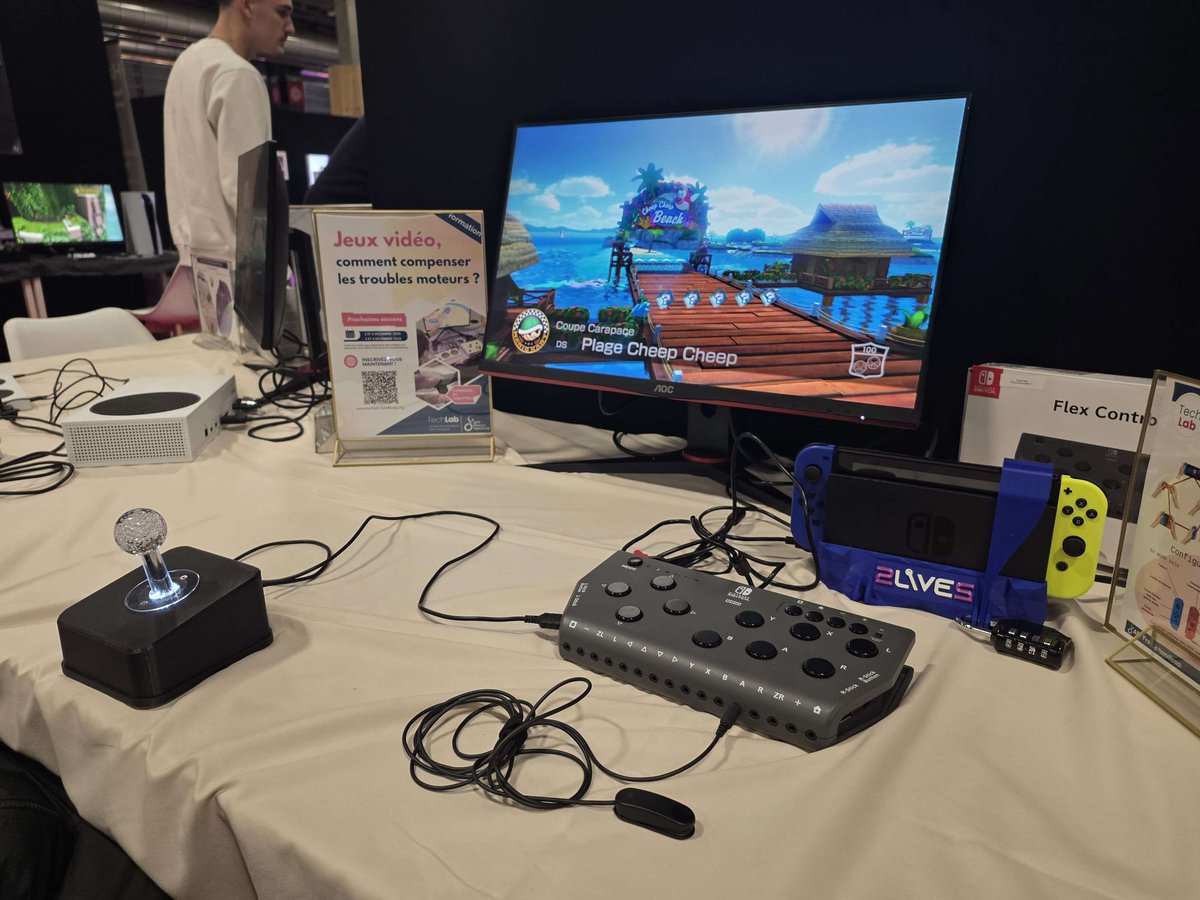 Tester en Duo avec ma mère #scleroseenplaques #handicapmoteur #supermariokart8 sur le stand #handicap de <a href="/ParisGamesWeek/">Paris Games Week</a> <a href="/Capgame_France/">CapGame</a> L'#accessibilité dans le #jeuvideo ne devrait pas être une option, tout le monde à droit au divertissement quelque soit le handicap.