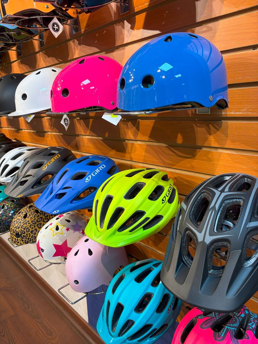 planet_roller's tweet image. El uso de casco para #patinar no es accesorio. Este debe quedar cómodo y ajustado. Protege tus ideas y disfruta tu paseo¡ #cascos #patines #planetroller