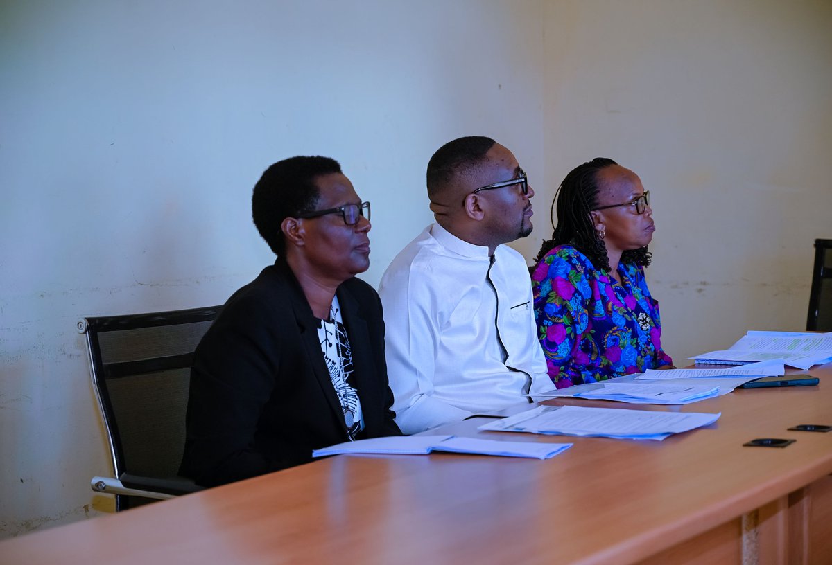 MibiliziH's tweet photo. Itsinda ry’Abadepite rigizwe na Hon. Uwamariya Veneranda, Hon. Nsangabandi Ernest, na Hon. Bakundufite Christine, bari mu Ihuriro ry’Abanyarwandakazi bari mu Nteko Ishinga Amategeko ndetse no mu Ihuriro ry’Abagize Inteko Ishinga Amategeko baharanira....(1/3)@RwandaParliamnt https://t.co/FDRYJvWhko