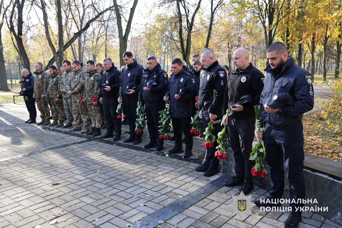 GUNP_Dnipro's tweet image. Поліцейські Дніпропетровщини вшанували пам’ять полеглих правоохоронців
Джерело: dp.npu.gov.ua/news/politseis…
@34_tv
@news112ua
@istv
#Поліція_на_війні #Дніпро #новини