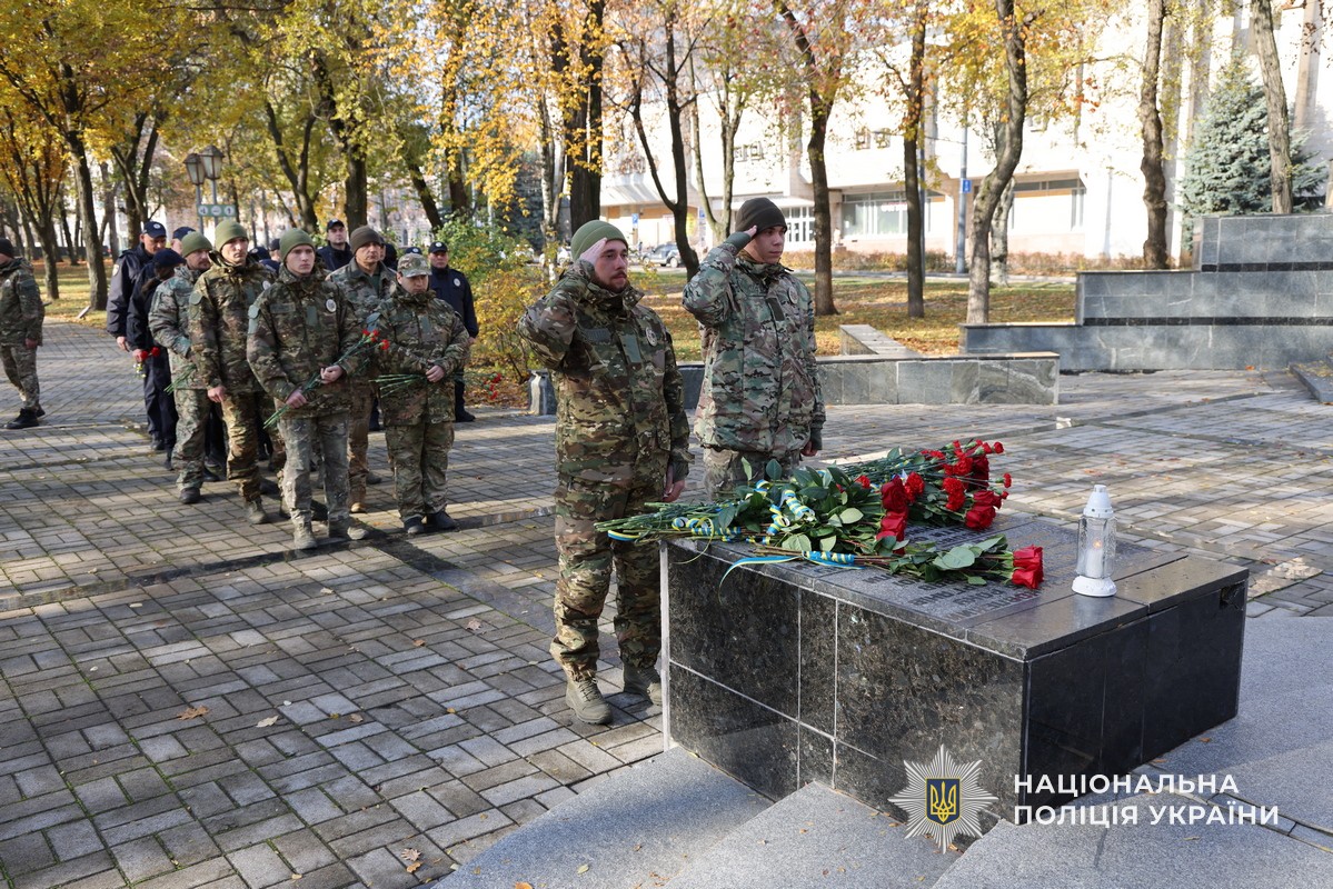 GUNP_Dnipro's tweet image. Поліцейські Дніпропетровщини вшанували пам’ять полеглих правоохоронців
Джерело: dp.npu.gov.ua/news/politseis…
@34_tv
@news112ua
@istv
#Поліція_на_війні #Дніпро #новини