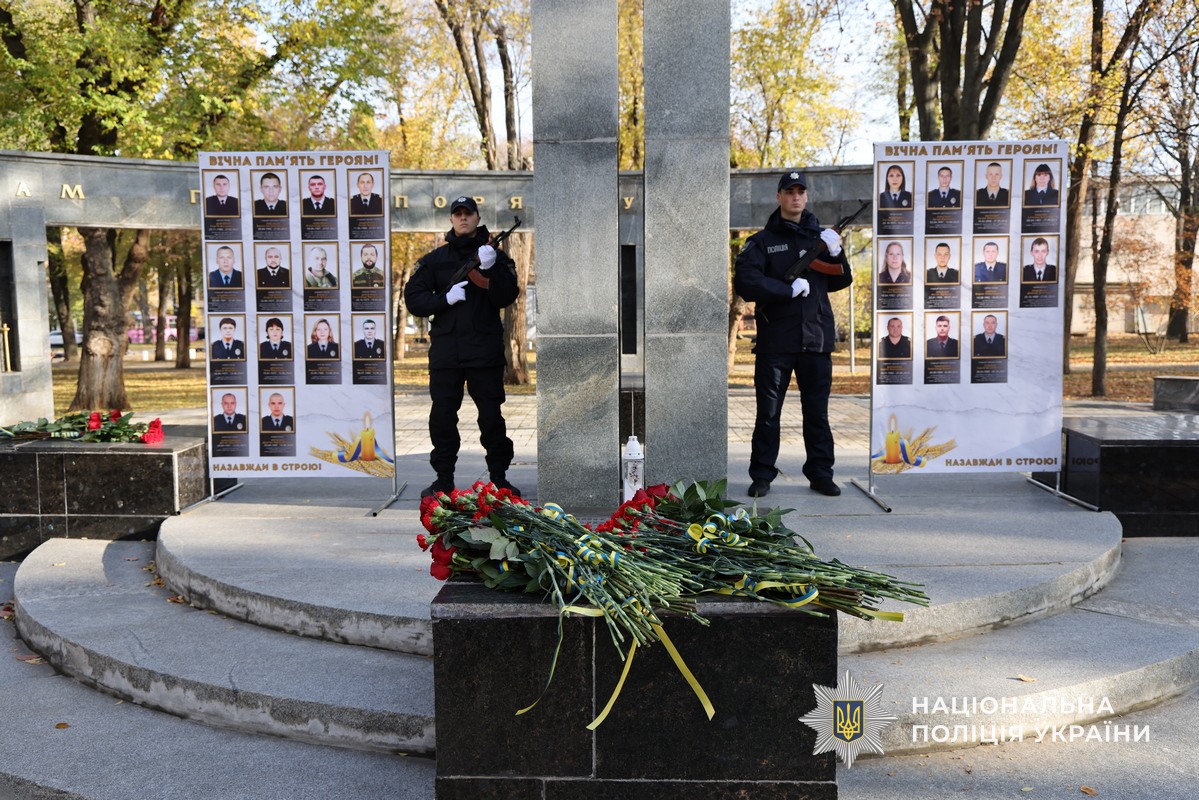 GUNP_Dnipro's tweet image. Поліцейські Дніпропетровщини вшанували пам’ять полеглих правоохоронців
Джерело: dp.npu.gov.ua/news/politseis…
@34_tv
@news112ua
@istv
#Поліція_на_війні #Дніпро #новини