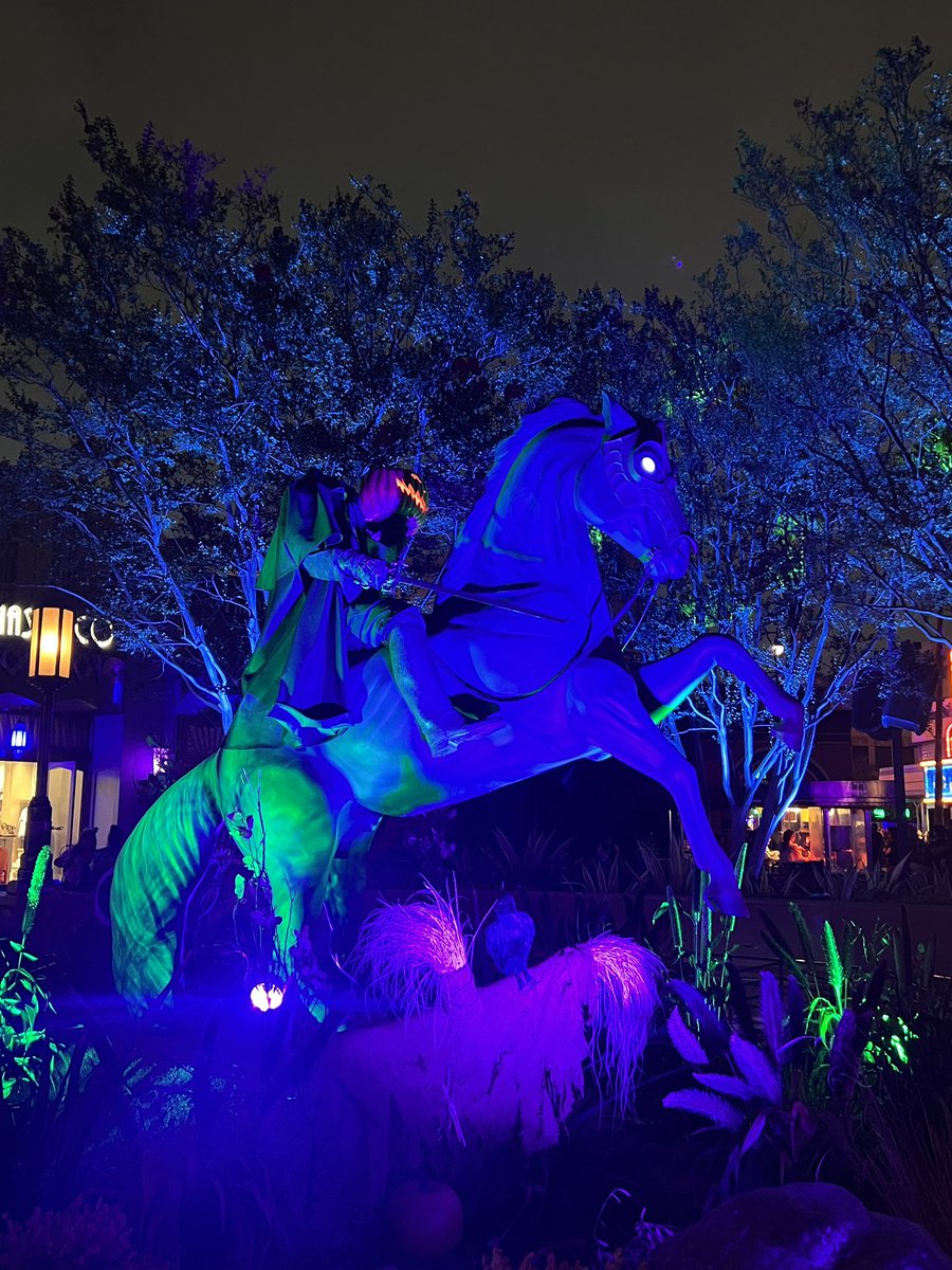 mickeynet023's tweet photo. 9月に訪れた ウギー・ブギー・バッシュ:ア・ディズニー・ハロウィーン・パーティー の様子をお届けしました🎃
イベント開始前から終了間際までみっちり満喫!
この夜は…
•ディナー
•パレード鑑賞
•アトラクション3つ
•キャラクターグリ12
#OogieBoogieBash #DLRSep2025 #MNDLR https://t.co/QE8TodnW2g
