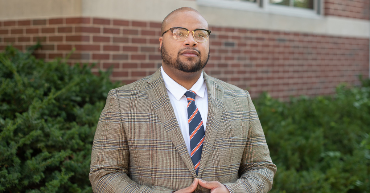 UofISocialWork's tweet photo. Can AI make mental health care more personal and equitable?
New research from #ILLINOISSocialWork’s Cortney VanHook suggests it can—using generative AI to identify barriers and create tailored treatments. ▶️ https://t.co/CbZ4j9rg1s https://t.co/yqWw9wtGfm