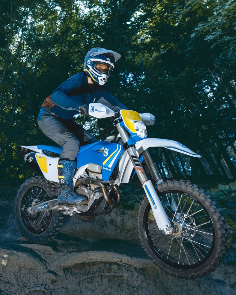 HQV_MotoUK's tweet photo. Full Send Friday, powered by our Heritage range.
The FE 350 doesn’t hold back - and neither should you. https://t.co/Fl5vpqB0Wq
#Husqvarna #RideHusqvarna #GoRide #FE350 #FE350Heritage #FullSendFriday https://t.co/Jn61RjKPtA