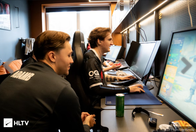 adamb_cs's tweet image. Does life get any better then this pic, watching my goat @spookecs  play and drinking Red Bull cactus 😍😍