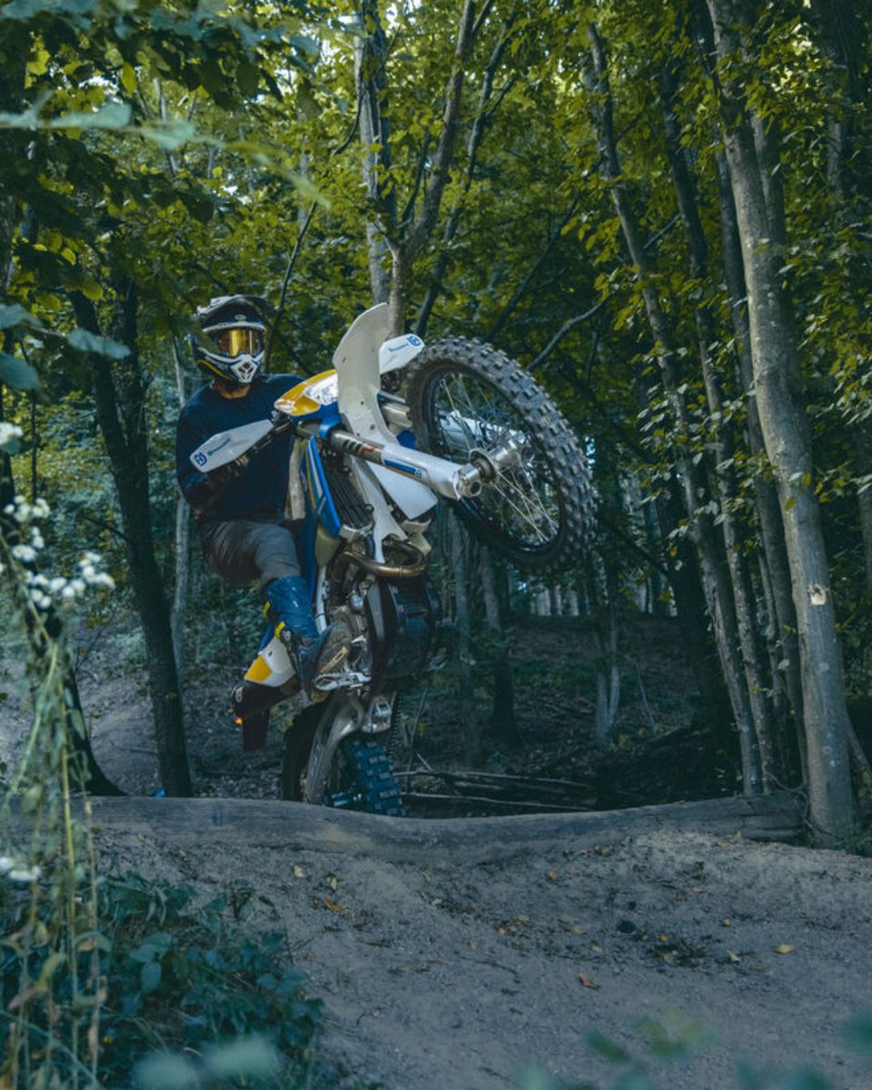 HQV_MotoUK's tweet photo. Full Send Friday, powered by our Heritage range.
The FE 350 doesn’t hold back - and neither should you. https://t.co/Fl5vpqB0Wq
#Husqvarna #RideHusqvarna #GoRide #FE350 #FE350Heritage #FullSendFriday https://t.co/Jn61RjKPtA